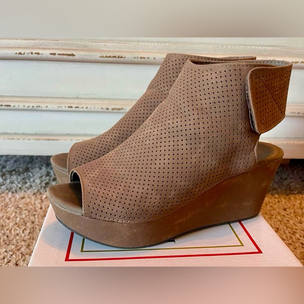 Pierre Dumas Women’s Shoes Size 8.5.